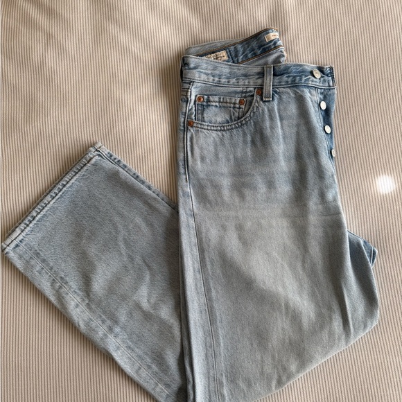 Levi’s Ribcage Straight - Picture 2 of 5
